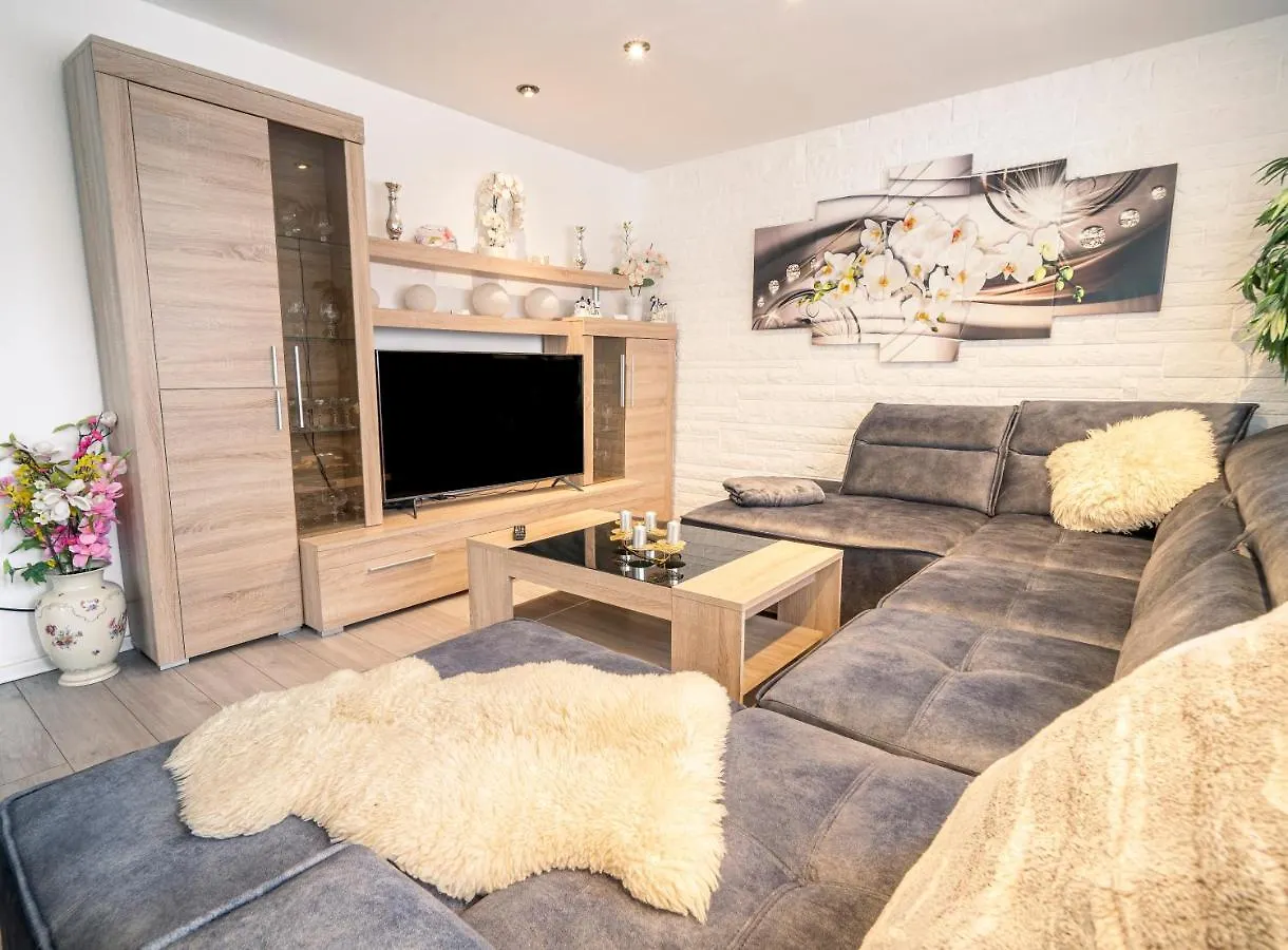 Truth Fuer 5 - King Size Betten, Kamin, Garten, Xxl Couch, Smart-Tv Dortmund